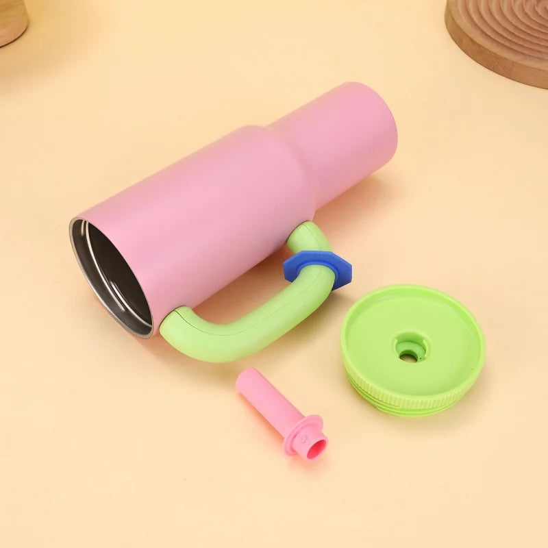 Insulated travel cup detail