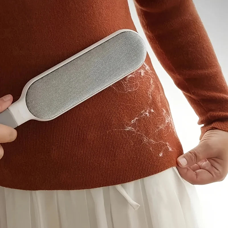 Self-cleaning lint roller base
